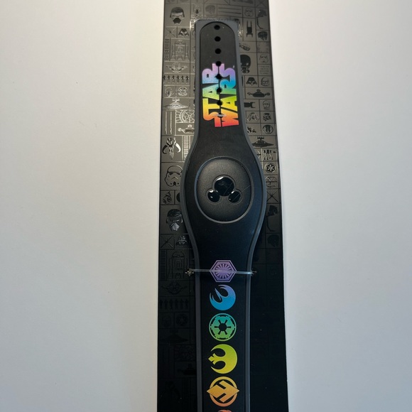Disney’s Star Wars Limited Edition Pride MagicBand - Picture 2 of 4